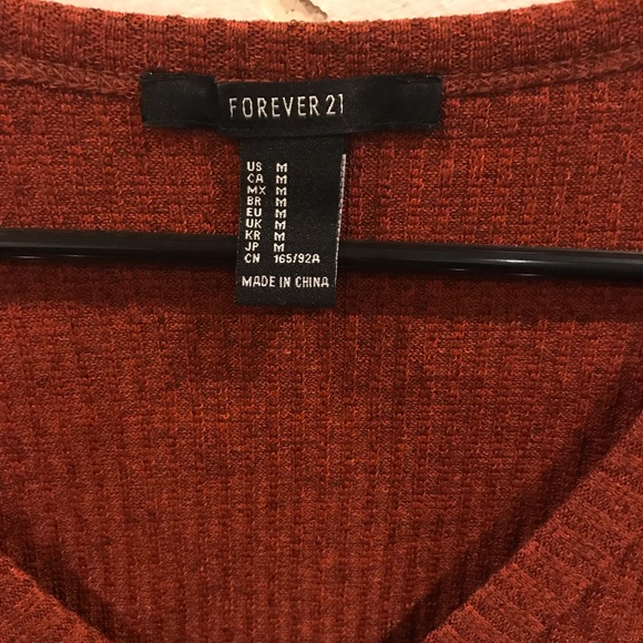 Ribbed lettuce edge top - Picture 3 of 3